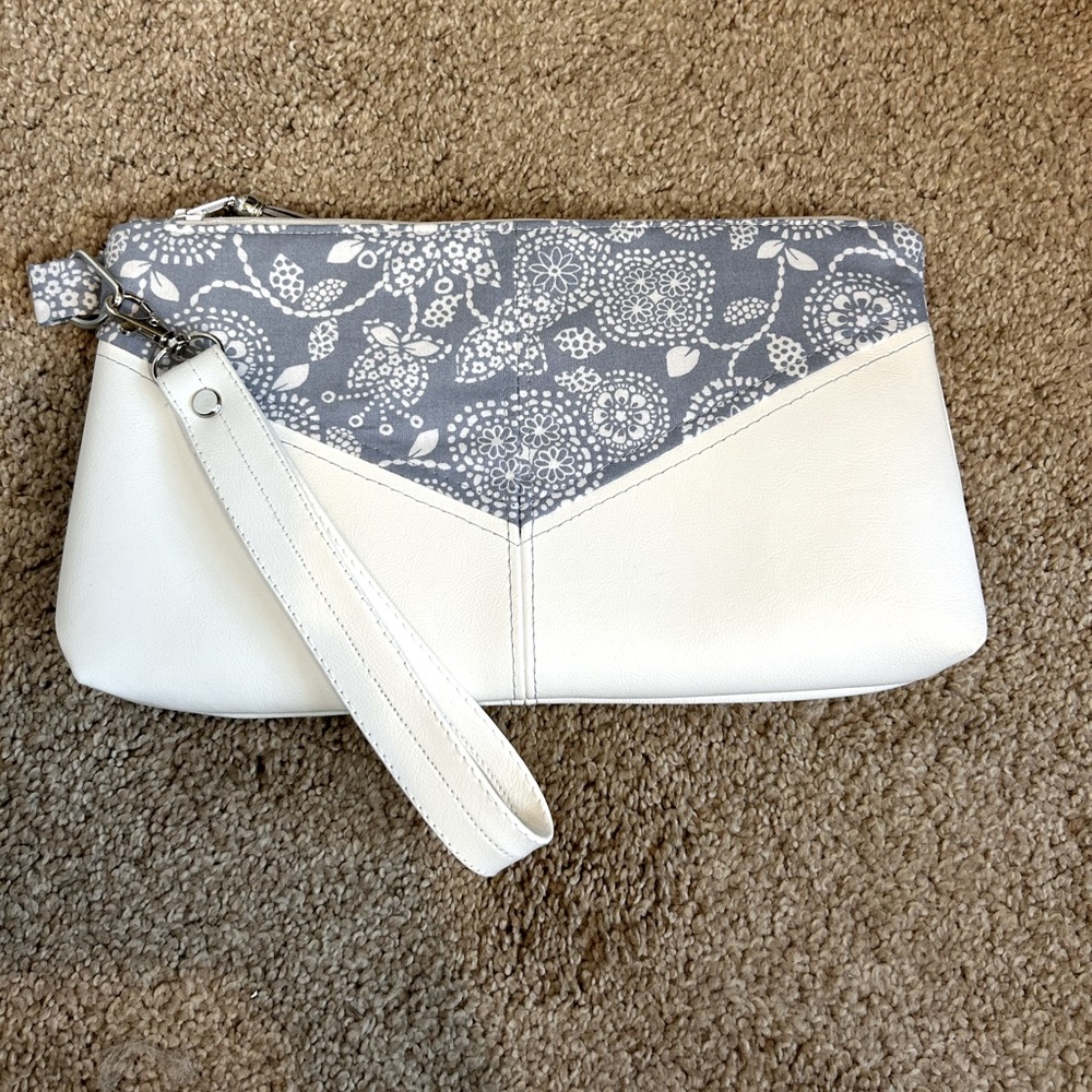 Cute clutch purse no branding and small smudge on back.